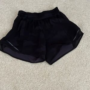 Lululemon hotty hot shorts in camo- size 0 and 4” length